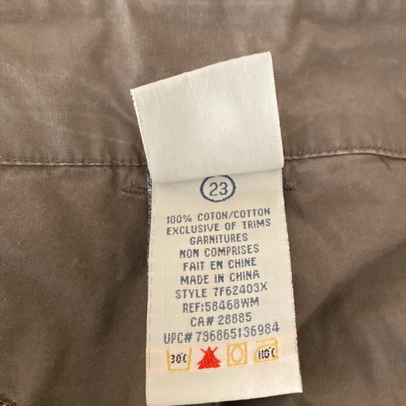 Plus size 100% cotton light olive green Capri Cargo pants. - Picture 3 of 4